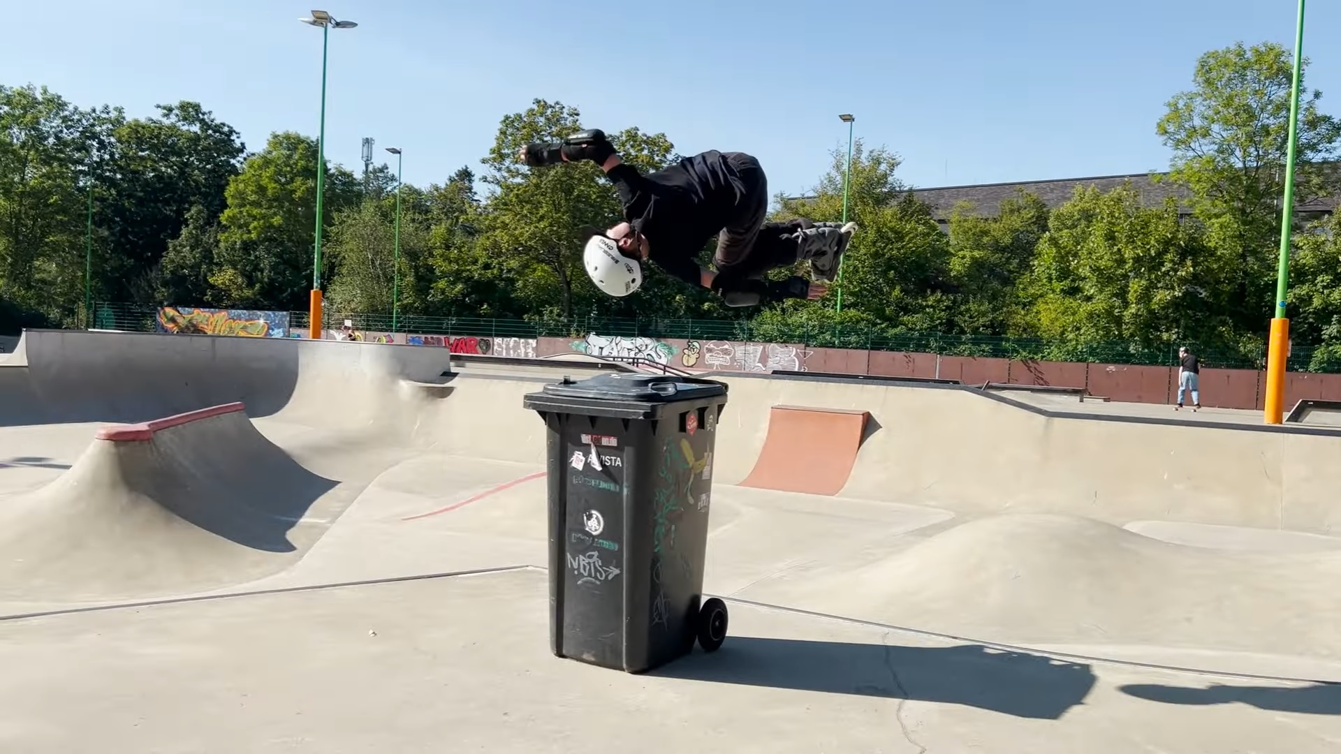 Jakob Esselmann on the new USD Glitch adj. kids skates